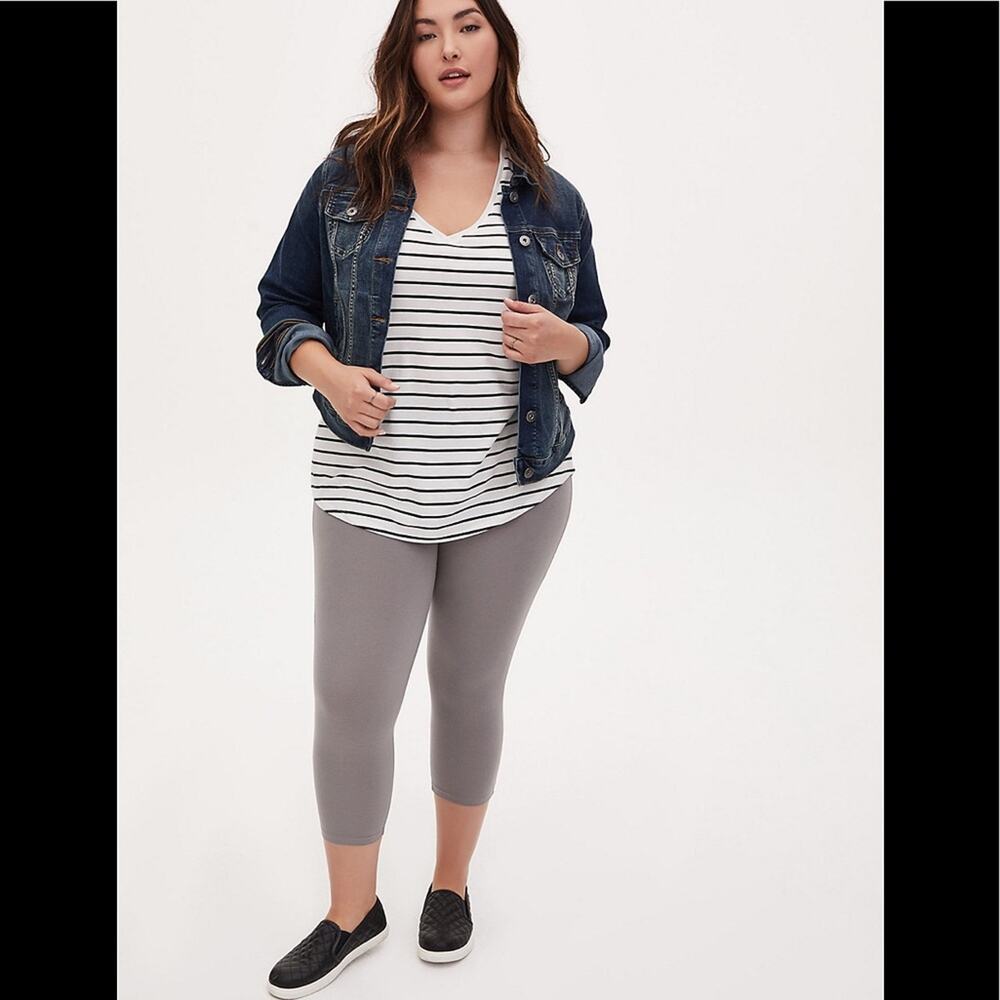 TORRID Crop Premium Legging - Light Grey
